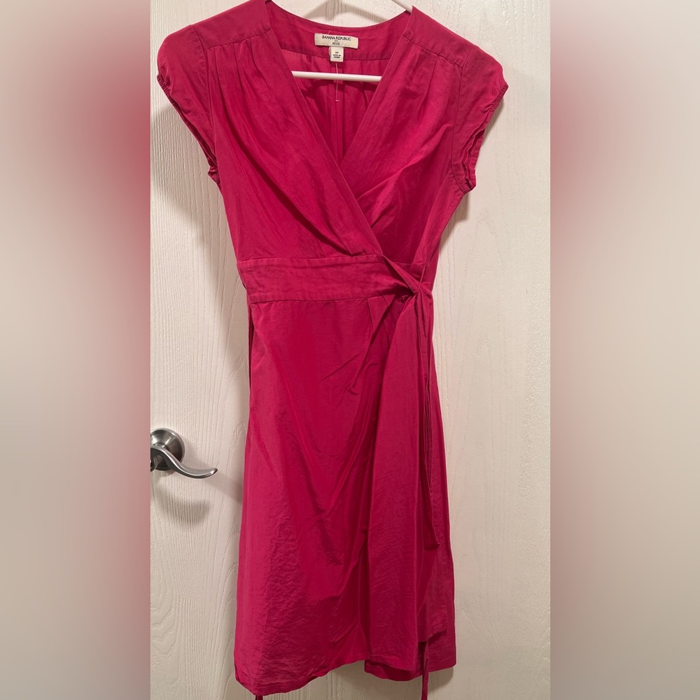 Banana Republic Size 0P Magenta wrap dress with slip